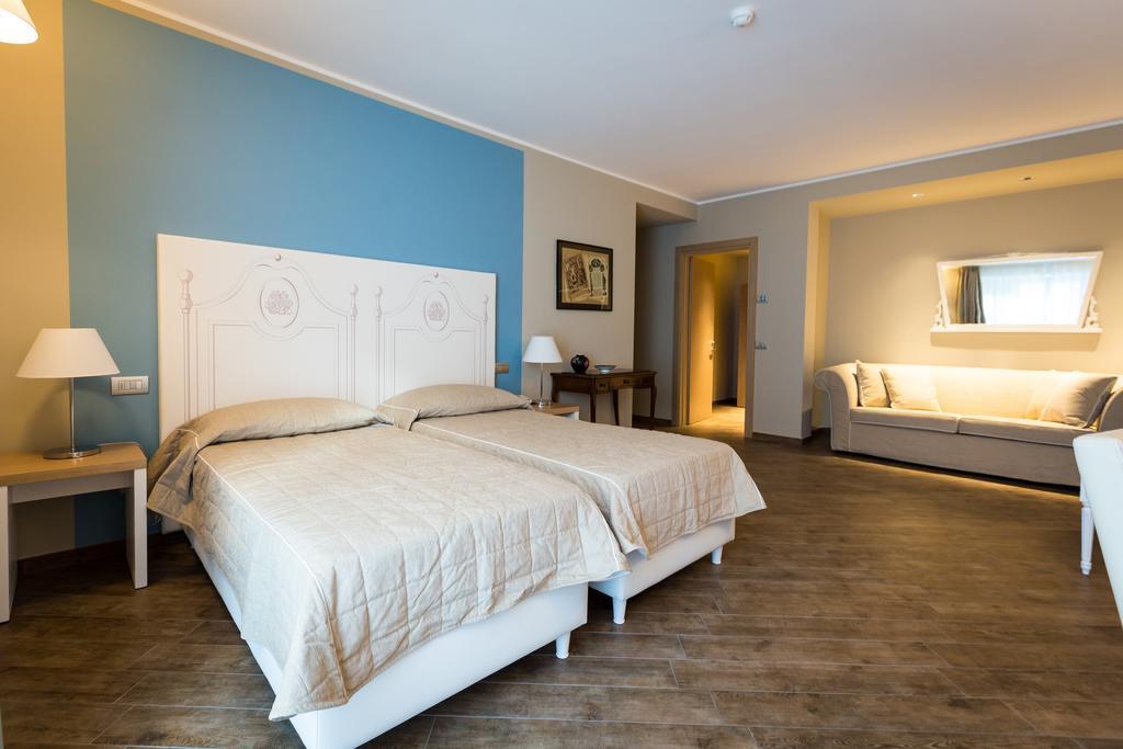 Hotel Monteverde Акуи Терме Екстериор снимка
