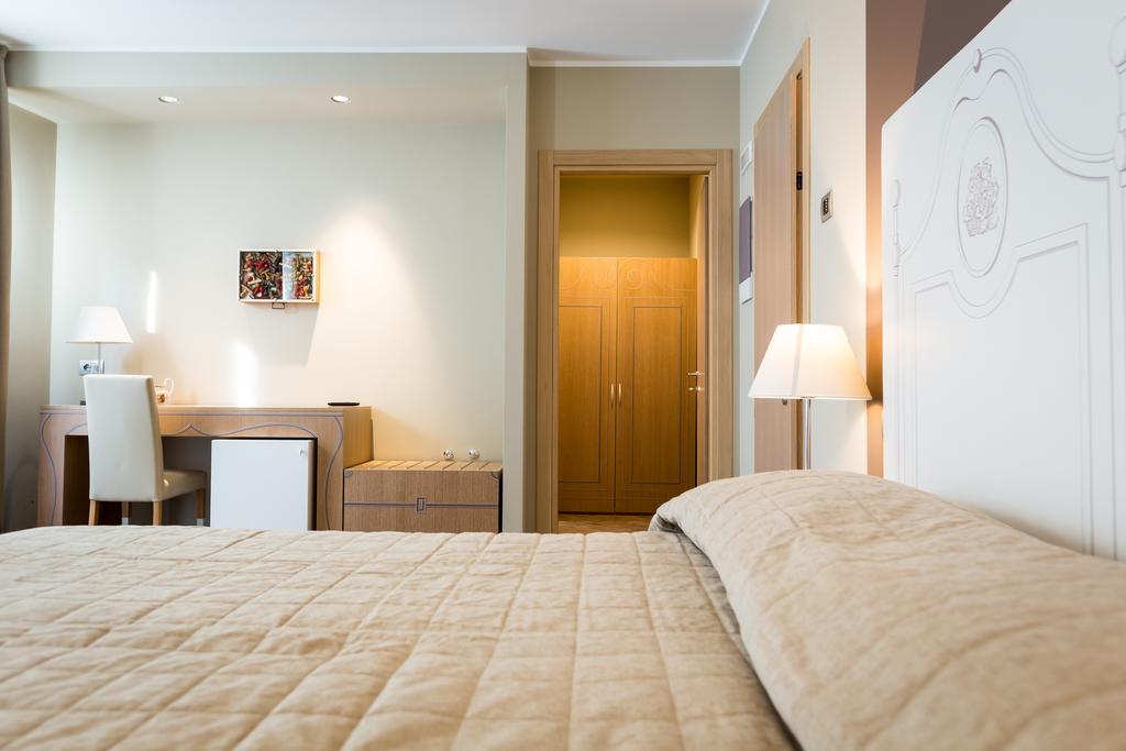 Hotel Monteverde Акуи Терме Екстериор снимка