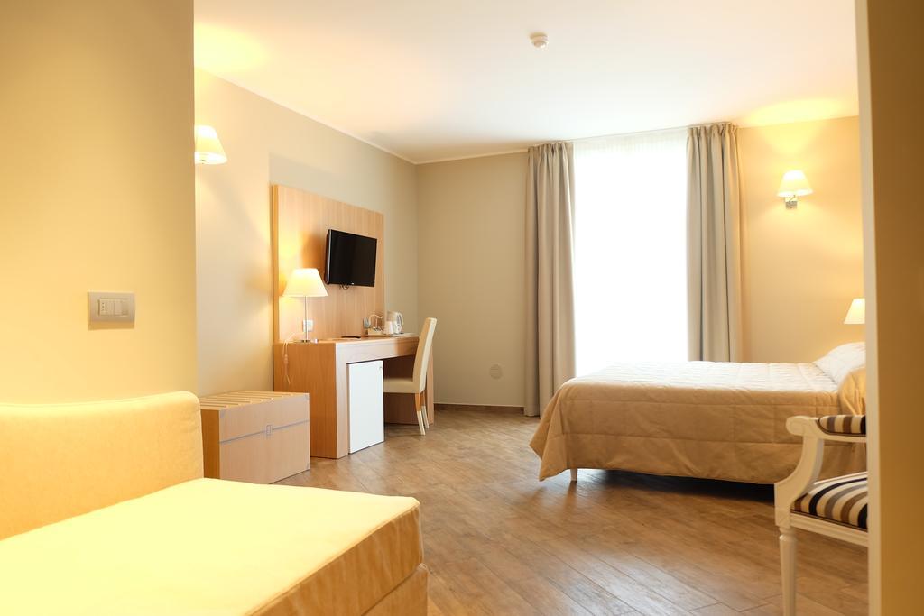 Hotel Monteverde Акуи Терме Екстериор снимка