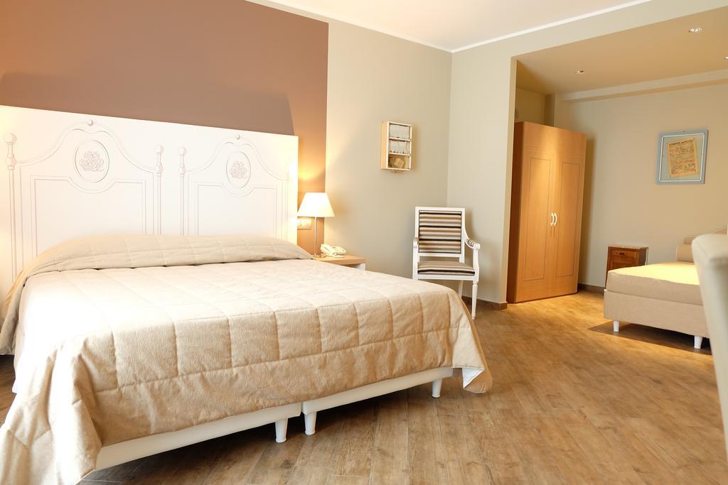 Hotel Monteverde Акуи Терме Екстериор снимка