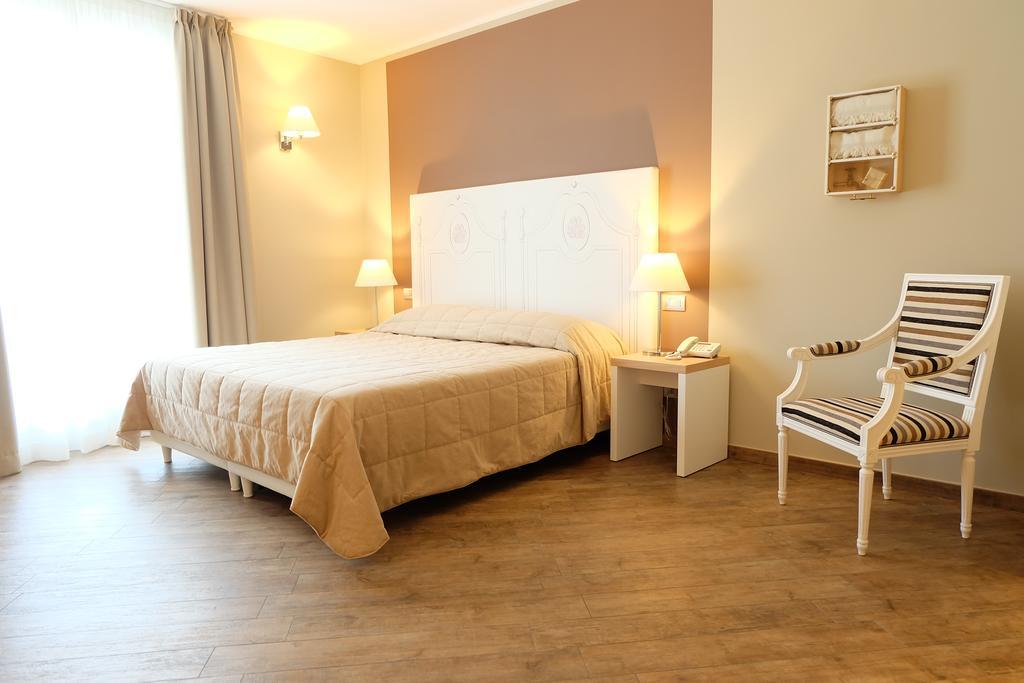 Hotel Monteverde Акуи Терме Екстериор снимка