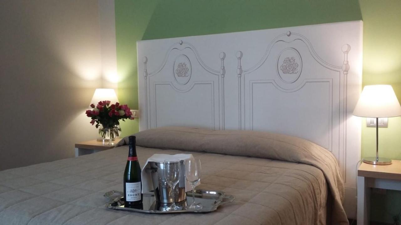 Hotel Monteverde Акуи Терме Екстериор снимка